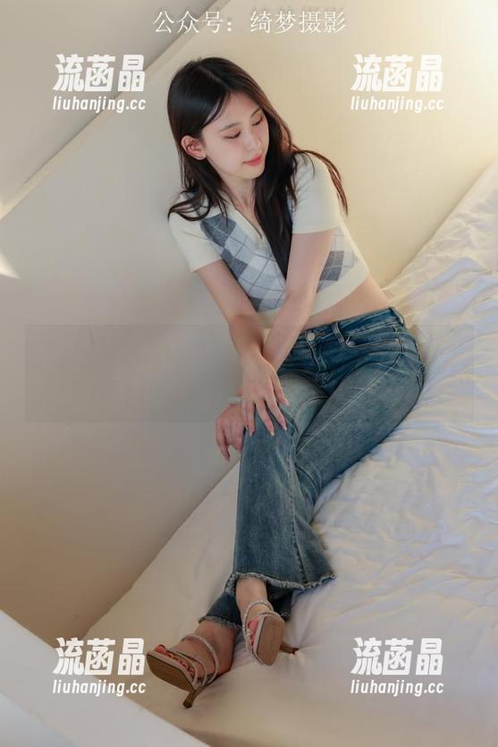 绮梦摄影-宪怡 绮梦摄影 - 宪怡:这组裸足套图,可能让我重新定义“放飞自我”。