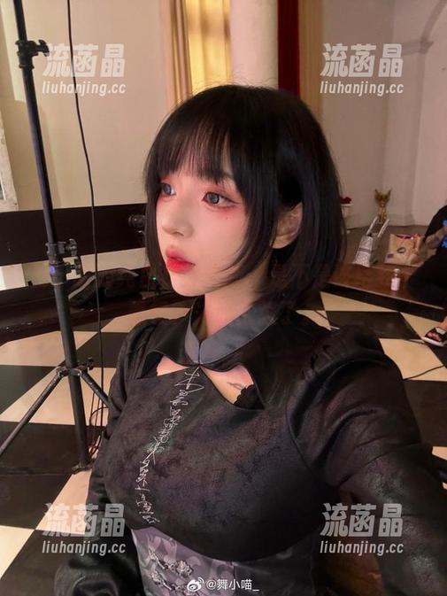 舞小喵 舞小喵的纯白系列更新,是不是该给我个墨镜?光线太强了。