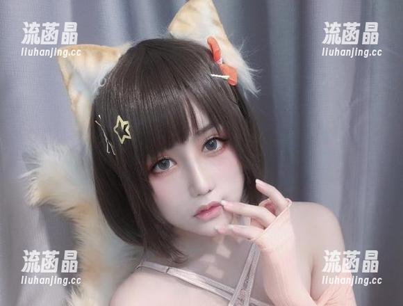 芊川一笑MNK 今晚就看芊川一笑MNK的《JK赛博》照片合集,谁敢聊未来?