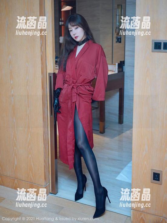 花漾show-周于希sandy 花漾show - 套图时间:被周于希sandy的美脚圈粉,这动作真的有点尴尬了