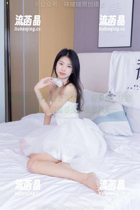 袜啵啵-稚予 袜啵啵 - 稚予的夏天图集,轻奏曲,注意:草地上的蝴蝶似乎很想聊天…