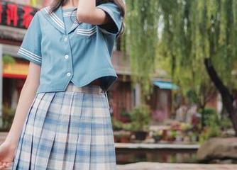 西瓜少女的最新裸足套图：没什么比光脚出门更能释放你的灵魂了！