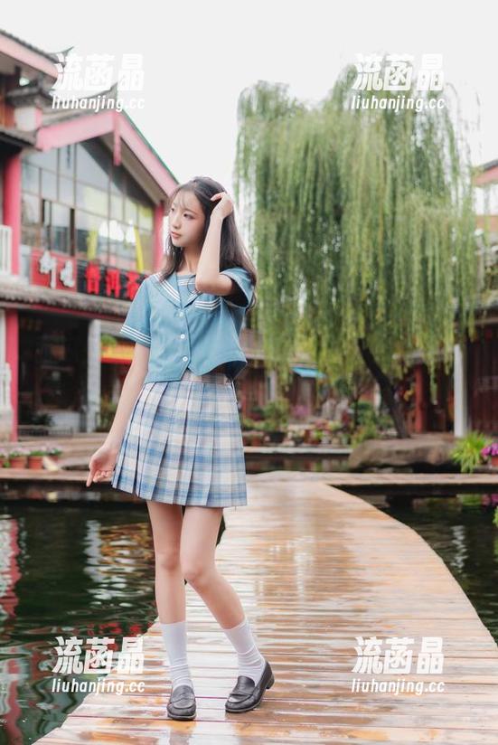 西瓜少女 西瓜少女的最新裸足套图:没什么比光脚出门更能释放你的灵魂了!