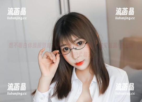 雯粥粥i 想不明白体操服到底是为了运动,还是为了在雯粥粥i身上增添几分岁月的柔和?