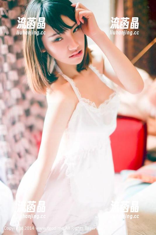 青豆客 - 赵馨玥的丝袜大冒险：精选写真集，真让人忍不住想入非非